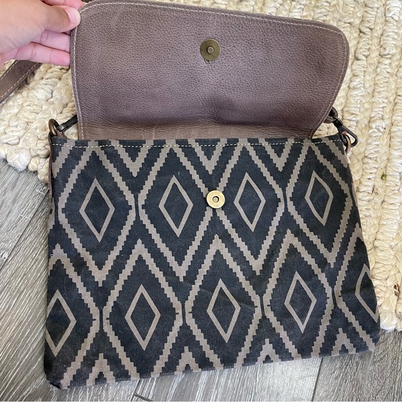 Mayra crossbody purse bag cow calf hair trim Aztec print leather accents - Picture 3 of 10